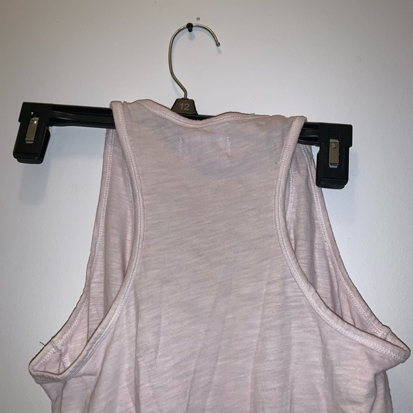 Light pink tank top with beautiful flower design - Picture 5 of 5